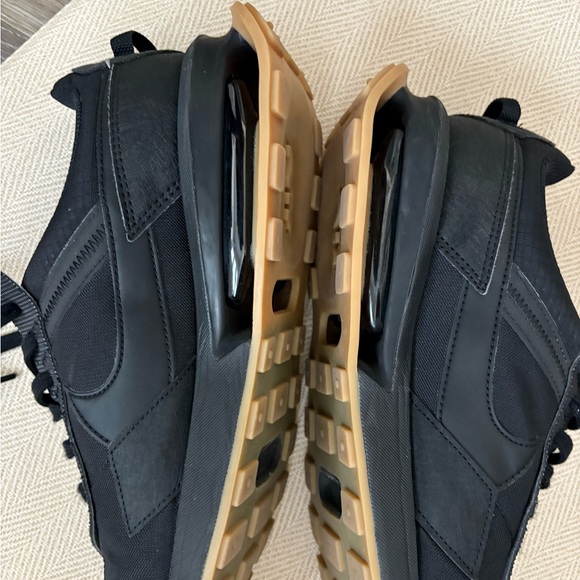 Black Nike Air - Picture 9 of 10